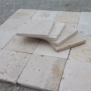 Travertin clasic bej 10 × 10 × 1 cm